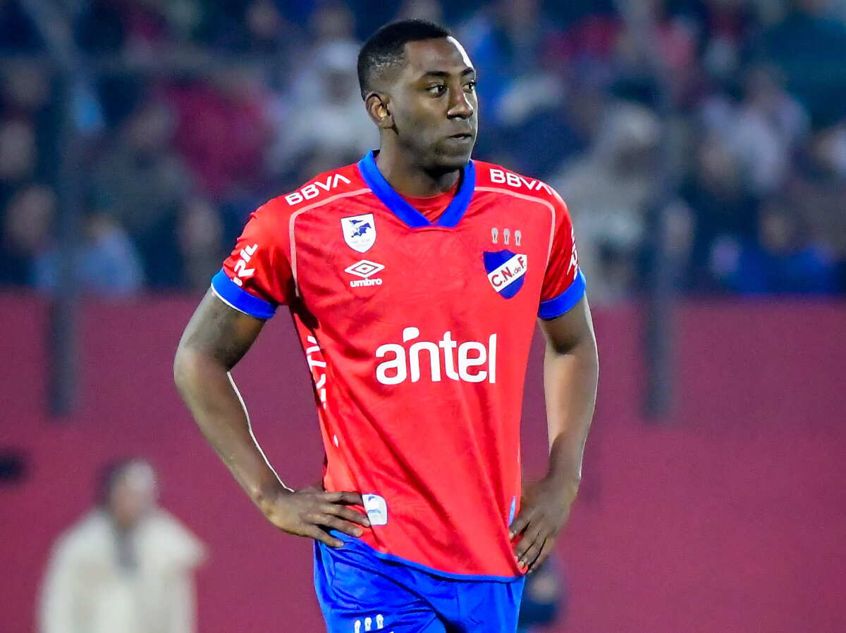 Gonzalo Carneiro durante un encuentro con Nacional.