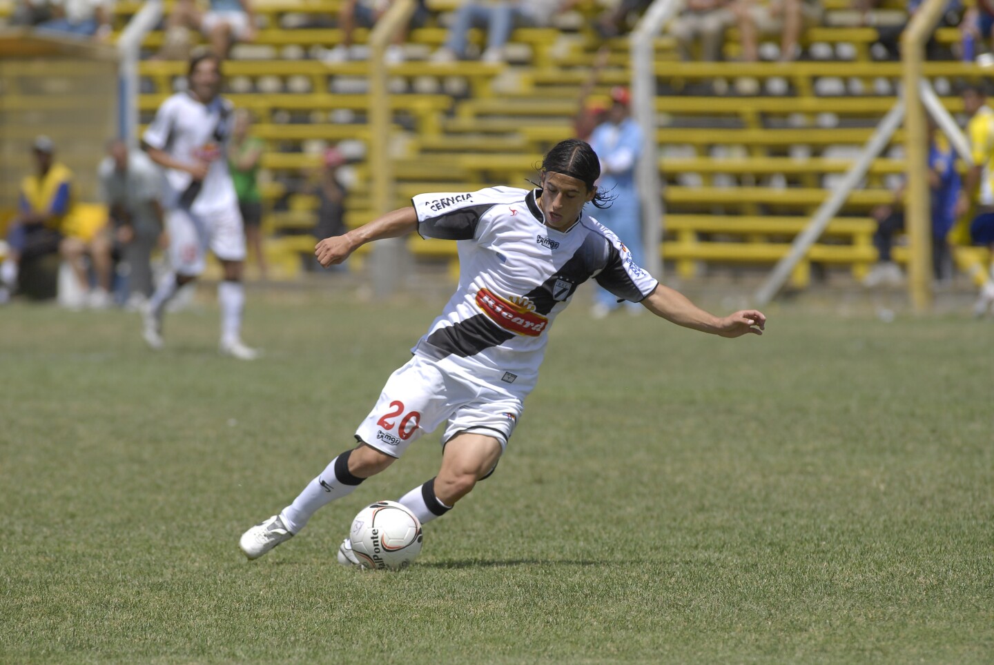 Enzo Scorza dejó el fútbol, es intermediario y fue responsable de la