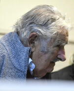El expresidente José Mujica y Lucía Topolansky en conferencia de prensa.