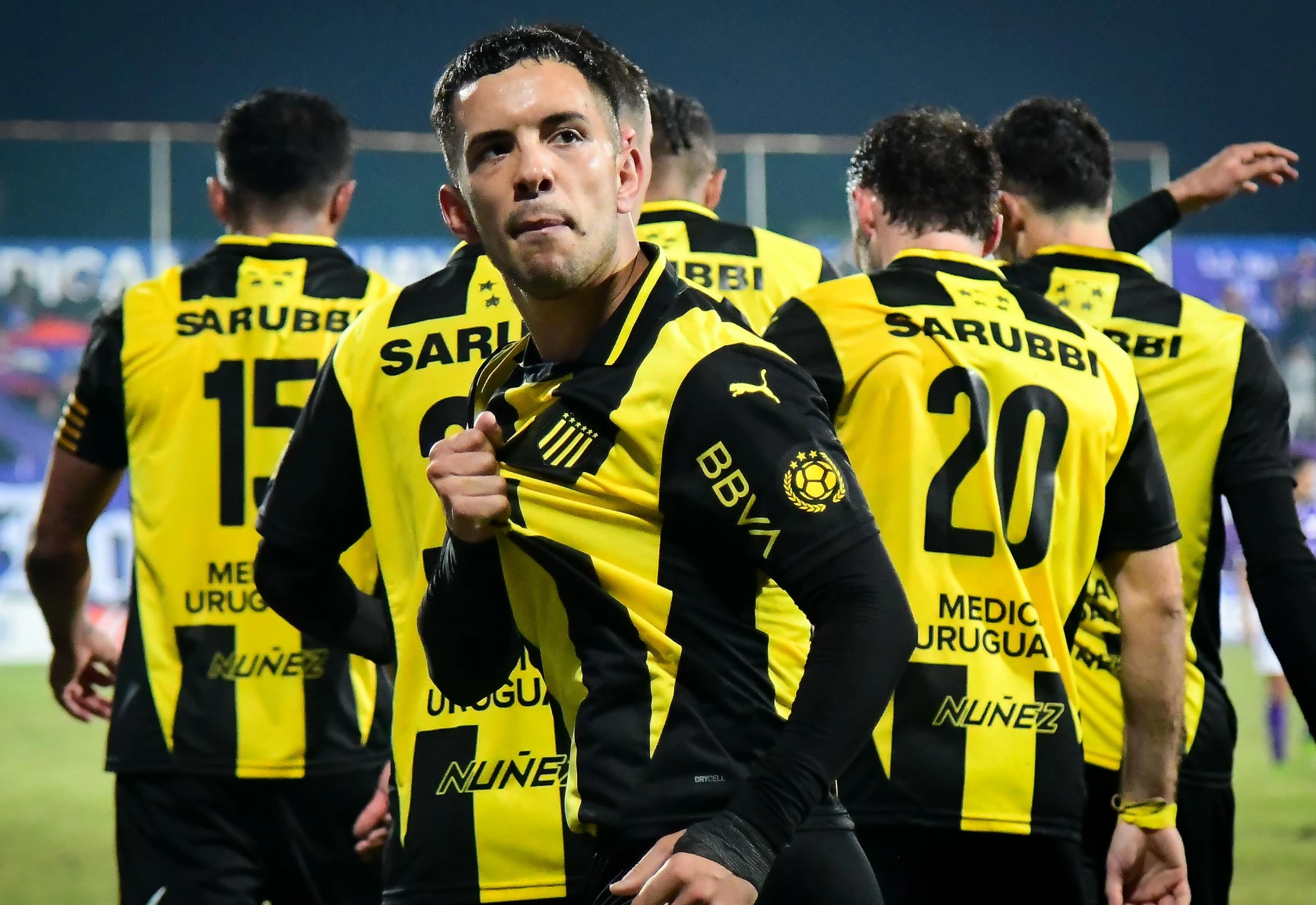 leo festejando un gol