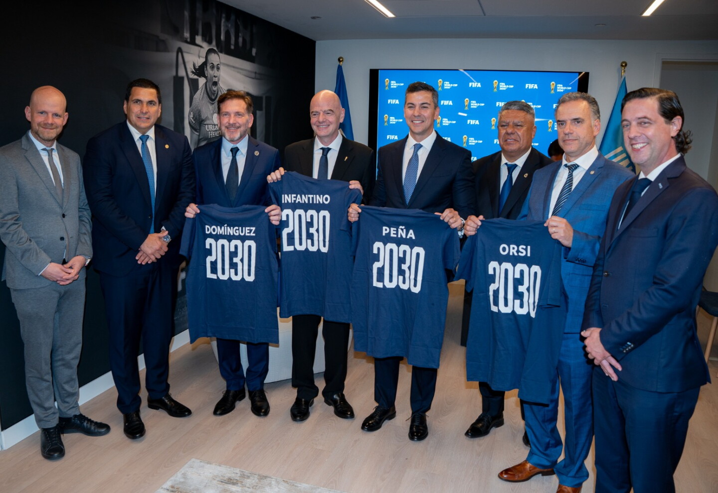 Mundial 2030: Orsi y Alonso se reunieron con Infantino ante posibilidad de traer más partidos a Uruguay - EL PAÍS Uruguay