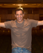 Maxi De la Cruz presenta "Maxi Cómico" en el Teatro Metro de Montevideo.