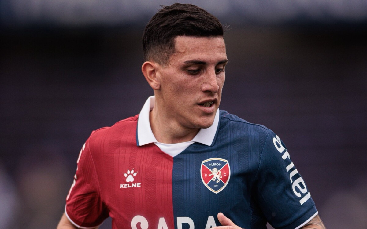 Carlos Airala, jugador de Albion, durante el parido ante Juventud por el Torneo Intermedio.