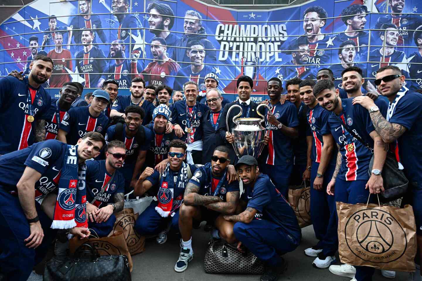 Plantel de PSG campeón de Europa.jpg