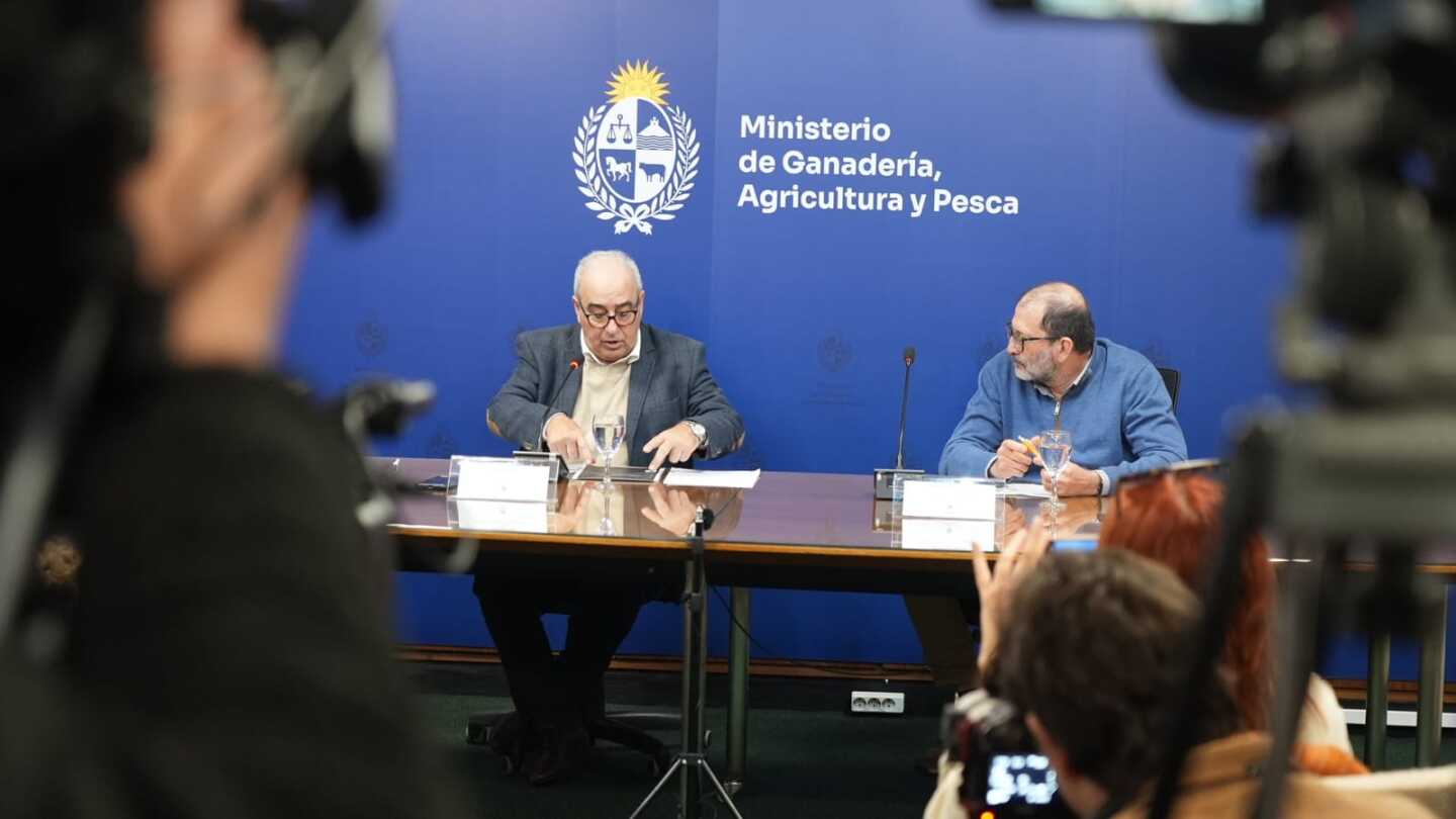 Alfredo Fratti, ministro de Ganadería y Marcelo Rodríguez, Director de los Servicios Ganaderos del MGAP