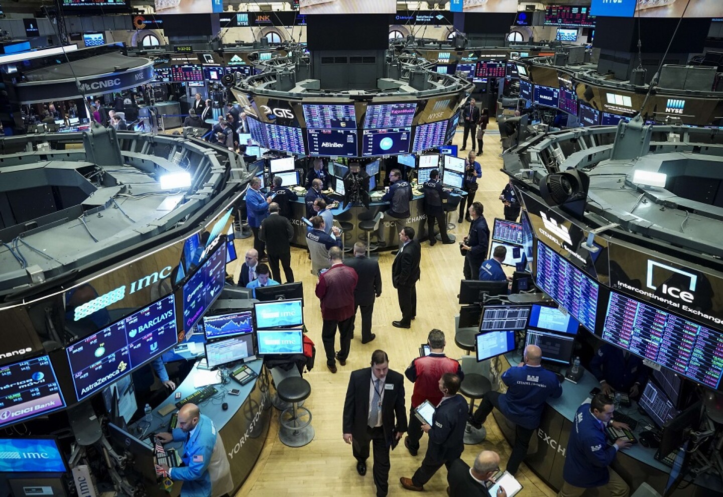 Corredores en la Bolsa de Nueva York.