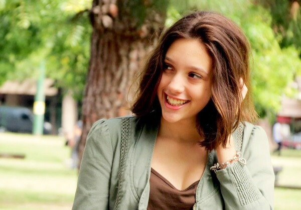Lola Chomnalez.