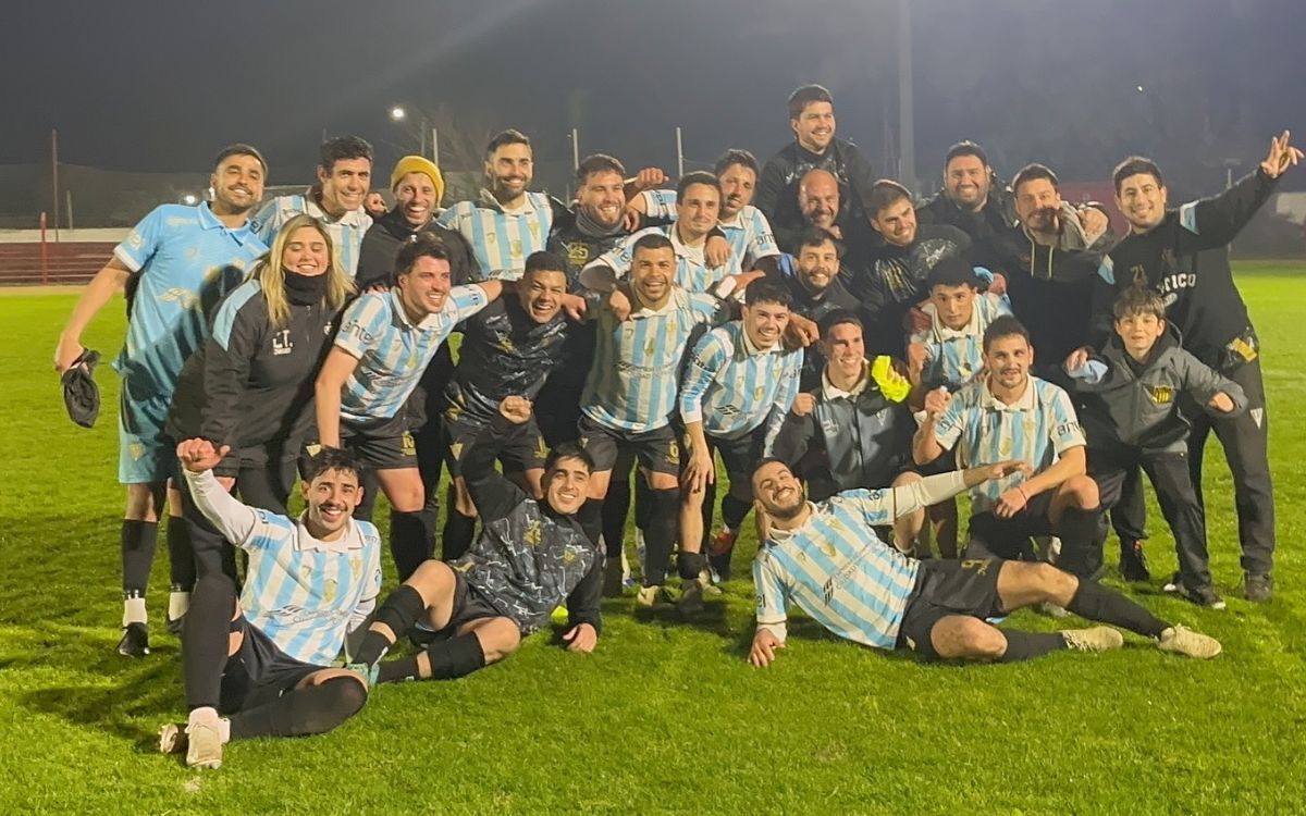 El festejo de los jugadores de Atlético Florida tras el triunfo ante Atenas de San Carlos por Copa AUF Uruguay.