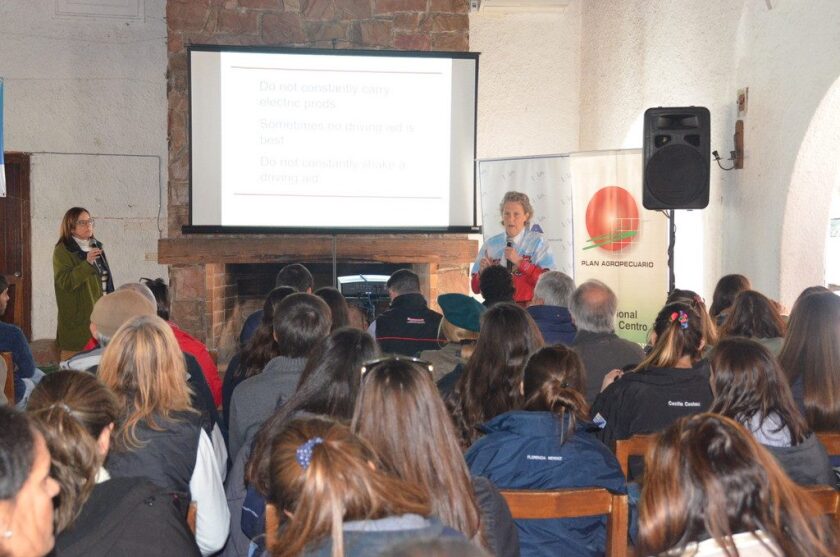 dra-temple-grandin-en-la-srd-victor-d-rodriguez-3-1024x679.jpg