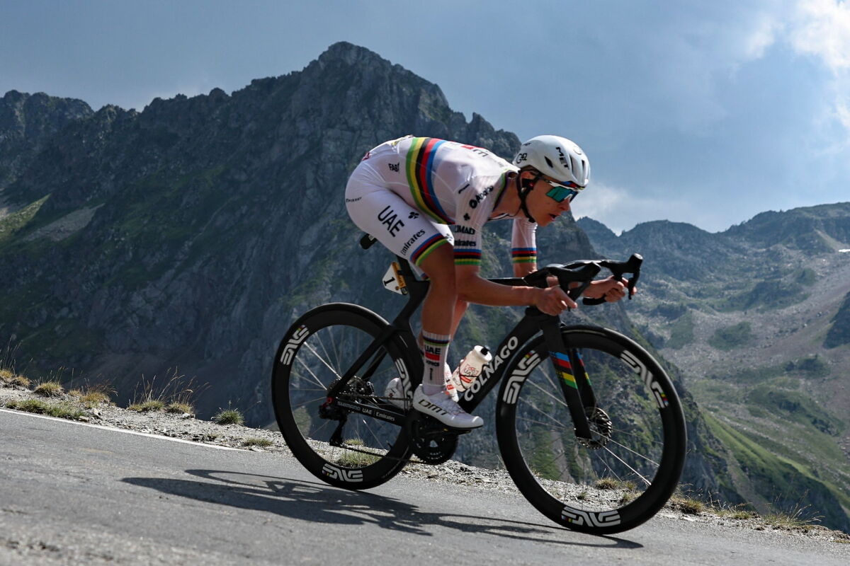 Tadej Pogacar en los Pirineos del Tour de Francia 2026.