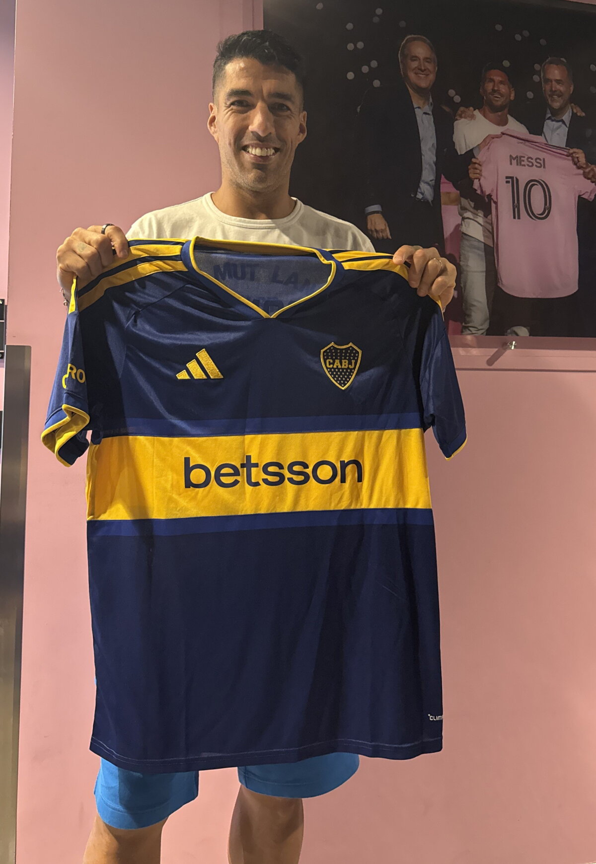 Luis Suárez sorprendió con la camiseta de Boca Juniors: la foto que se hizo viral y el mensaje del Xeneize