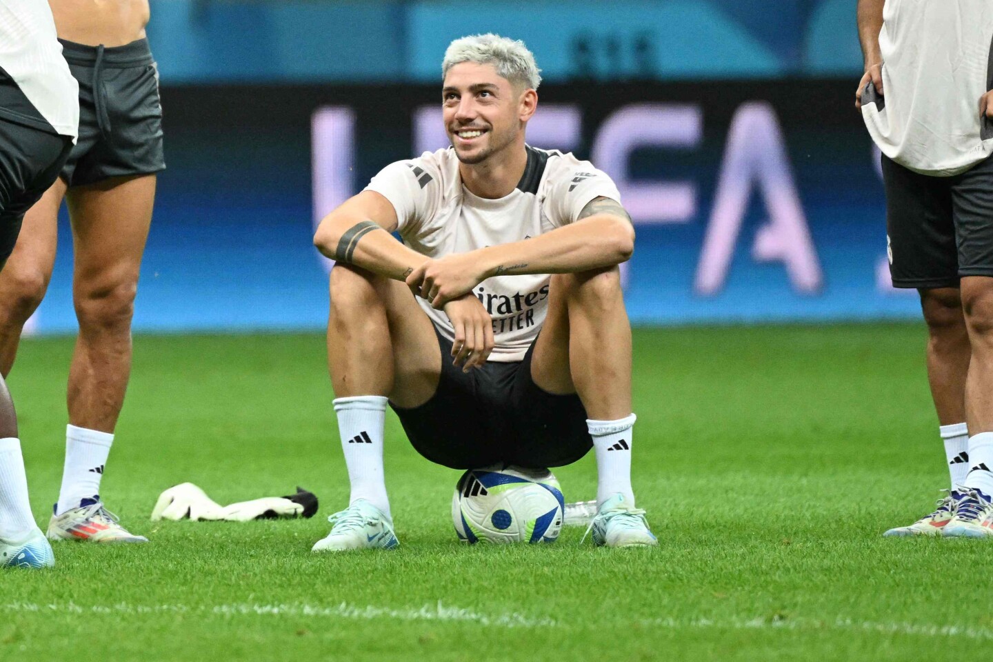 Federico Valverde en un entrenamiento del Real Madrid previo a la final ante Atalanta.