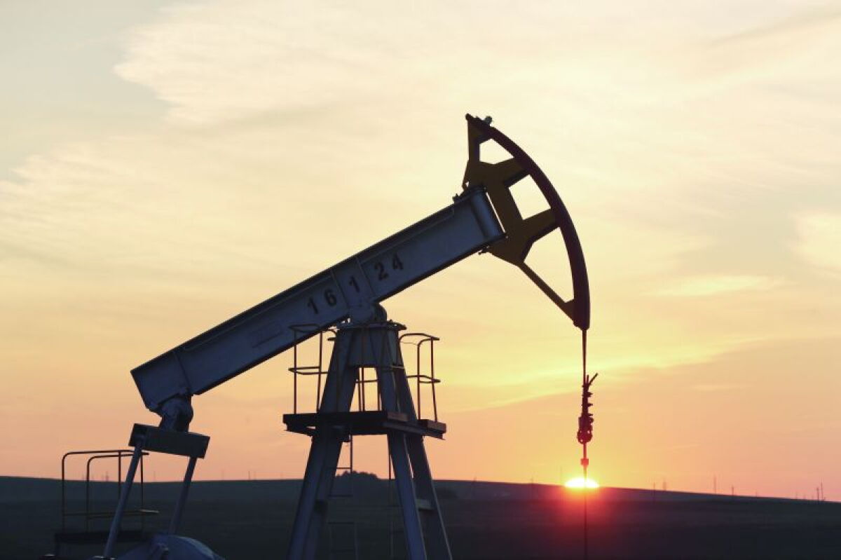 Proyecciones marcan al precio del barril de petróleo en US$ 75 para 2027