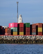 Contenedores en el puerto de Montevideo