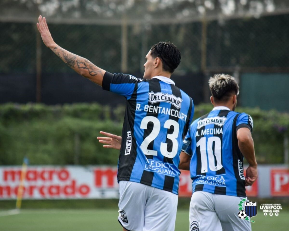 Ruben Bentancourt celebra un gol con Liverpool