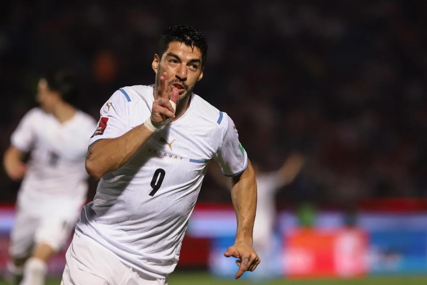 Luis Suárez celebra su gol ante Paraguay. Foto: EFE.