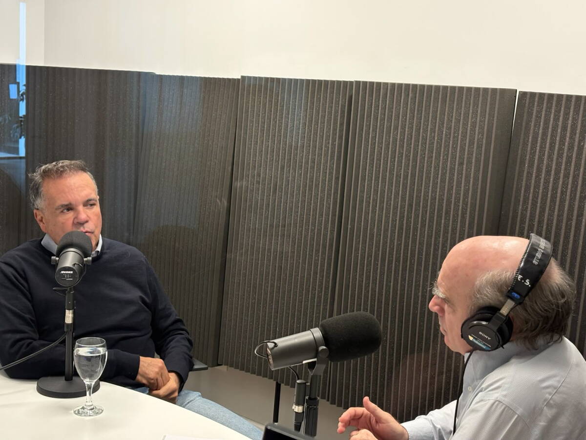 Martín Guerra y Javier de Haedo en el podcast Nominal de la Universidad Católica del Uruguay.