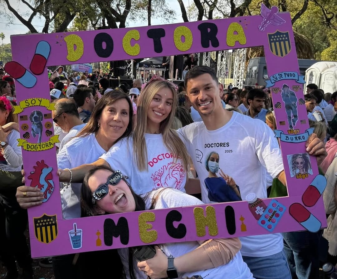 Mechi Carrau, pareja de Maxi Silvera, se recibió de médica