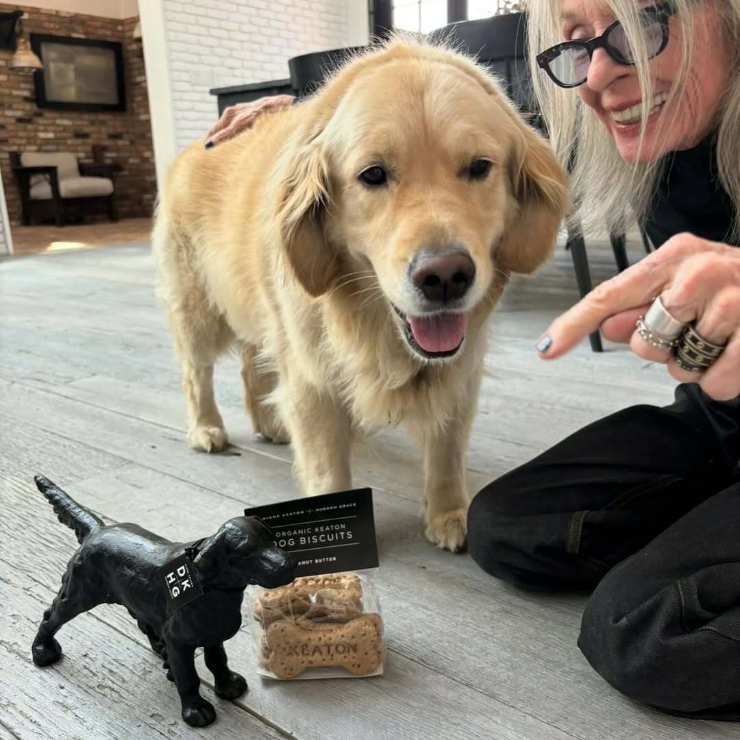 Diane Keaton junto a su perro golden en el último posteo que hizo, el pasado abril.