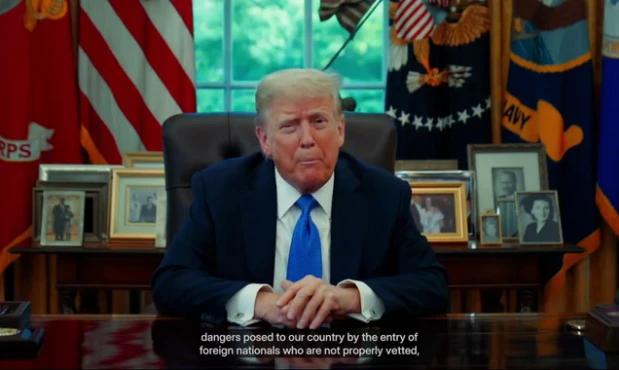 Donald Trump anuncia nuevas medidas migratorias.