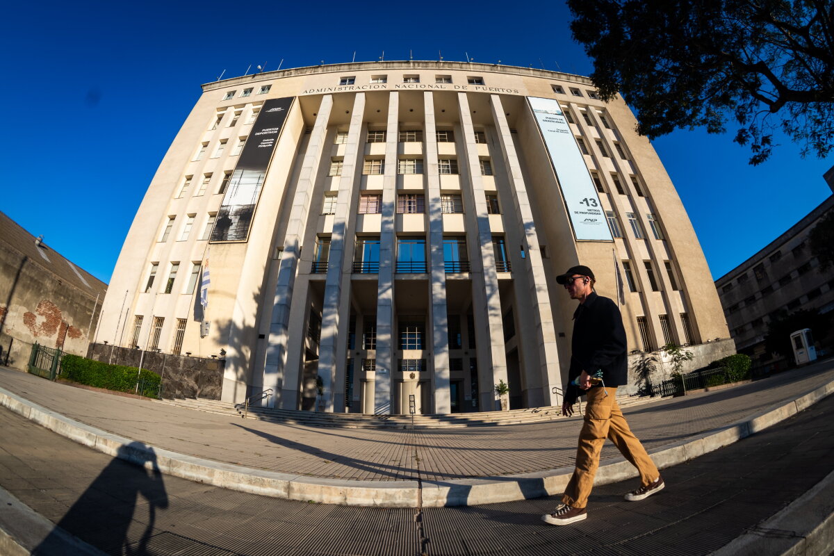 Fachada del edificio sede de la Administración Nacional de Puertos,