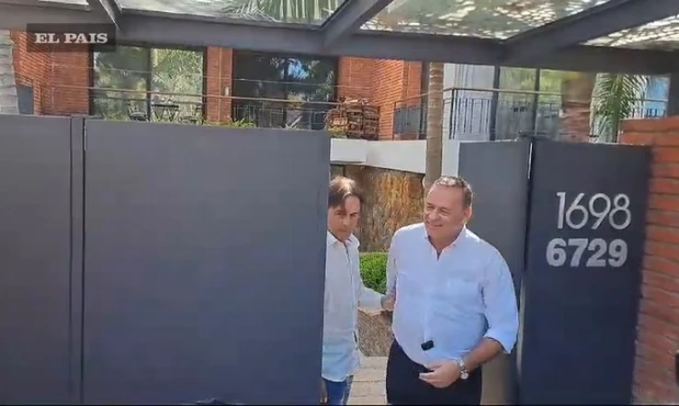 El abrazo entre Álvaro Delgado y Luis Lacalle Pou