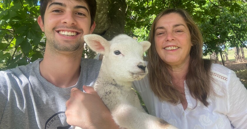 Mariela García y su hijo Matías.jpg