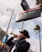 Rabino toca el shofar
