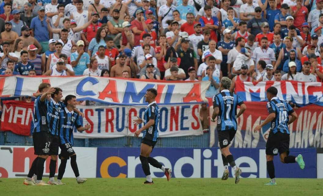 Liverpool frente a Nacional por la Copa AUF Uruguay.