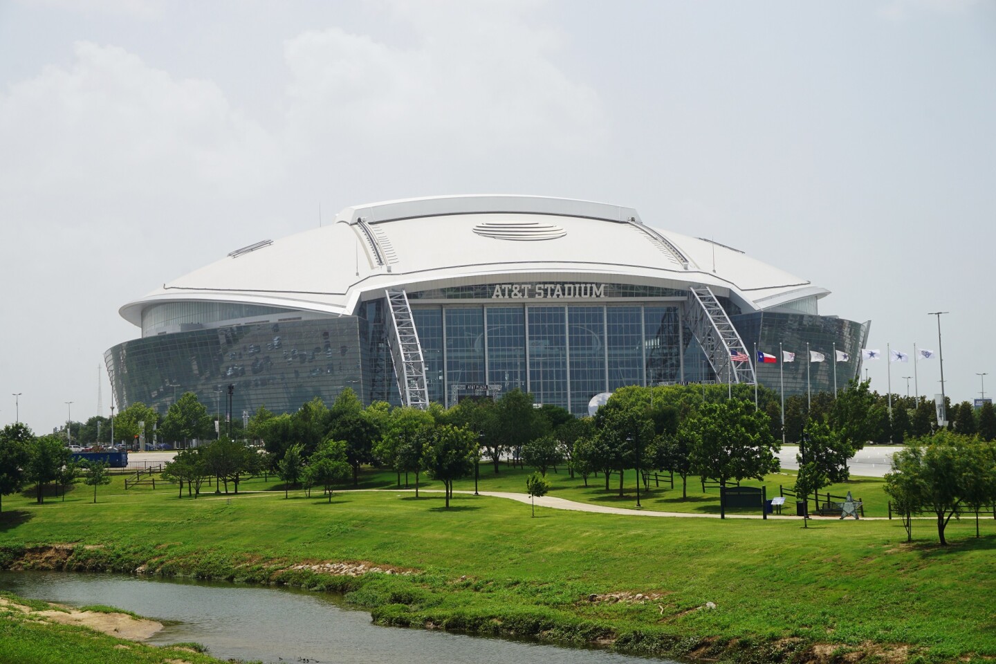 Arlington_June_2020_2_(AT&T_Stadium).jpg