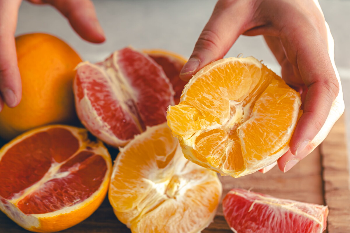 Gajos de mandarina y pomelo.