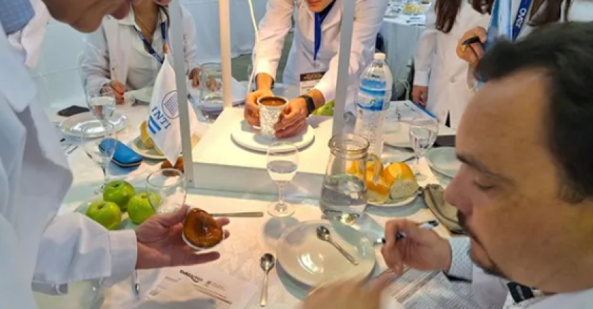 El primer premio de TodoLáctea 2024 se lo llevó la fábrica de Alimentos Santa Clara. Por cierto, una empresa de capitales argentinos, dedicada a la producción y comercialización de productos lácteos con planta en la ciudad de Villa Nueva, en la provincia de Córdoba.