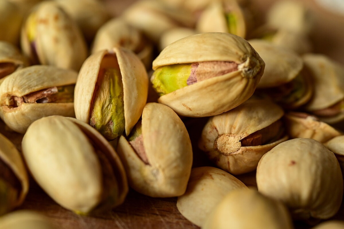 El snack sencillo con grasa saludable y fibra que ayuda a bajar el colesterol malo según la ciencia