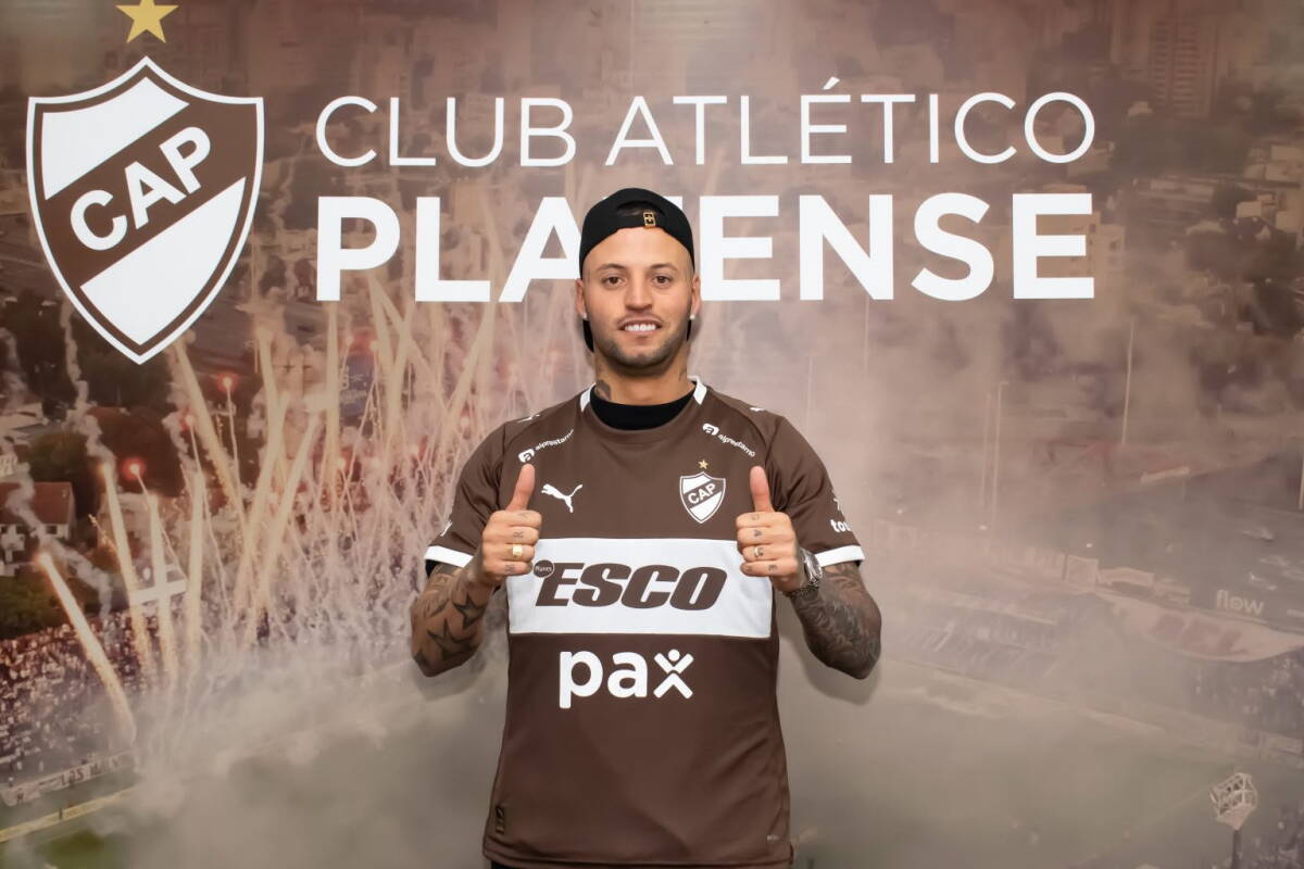 Nicolás López presentado en Platense de Argentina