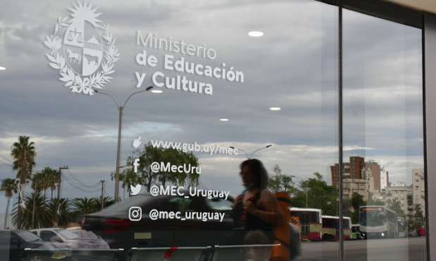 Fachada del edificio sede del Ministerio de Educación y Cultura