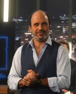 Ignacio Álvarez en la conducción de Santo y Seña.