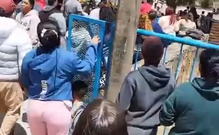 Madre y jóvenes ingresaron violentamente a la Escuela 123 y golpearon a varios niños