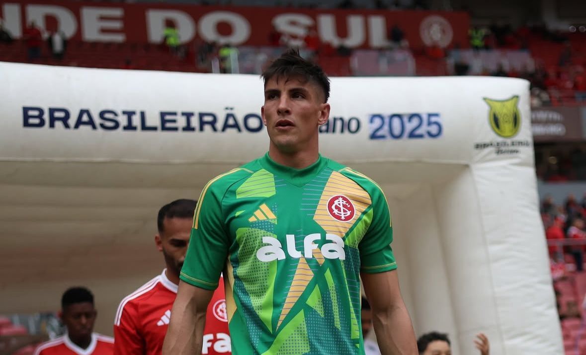 Sergio Rochet en un partido con Inter de Porto Alegre.