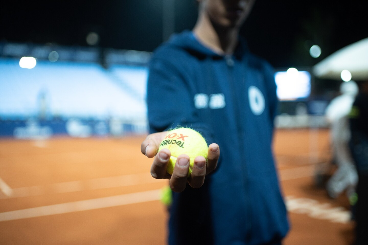 Pelota de tenis en el Uruguay Open - Carrasco Lawn Tennis.