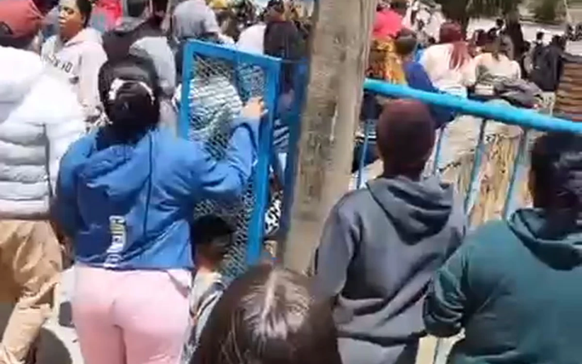 Libertad vigilada y trabajo comunitario para madre que golpeó a maestra y directora junto a grupo de adolescentes