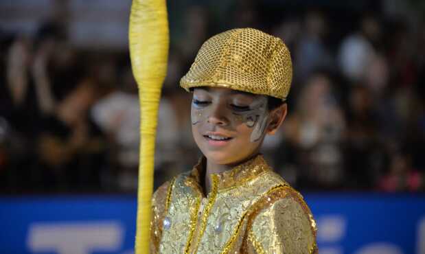 Santino Montebello desfilando con Yambo Kenia en las Llamadas 2024.