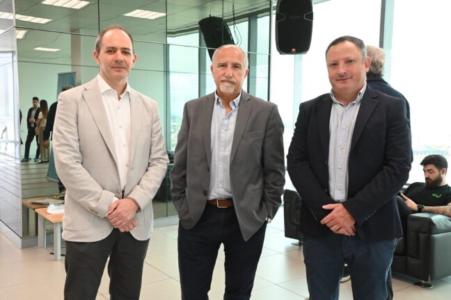 Oscar Suárez Gonzalo Suárez y Gabriel Sanchís.jpg