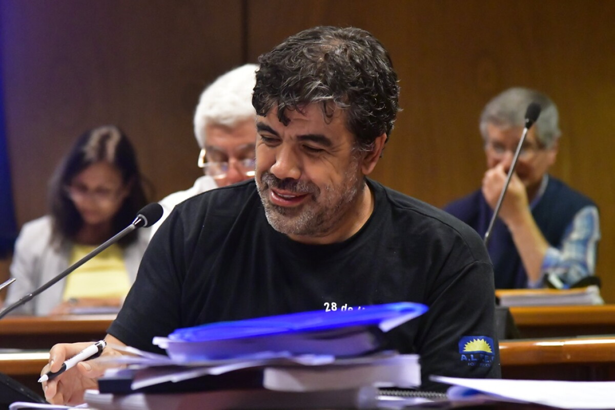 Óscar Andrade.
