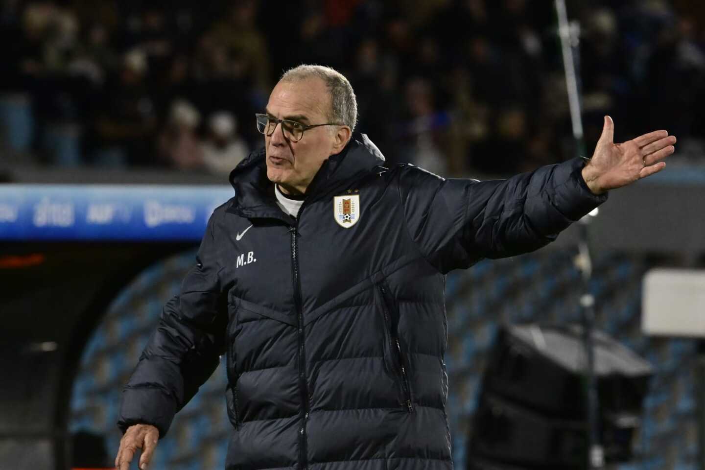 Marcelo Bielsa con la selección de Uruguay en el Estadio Centenario