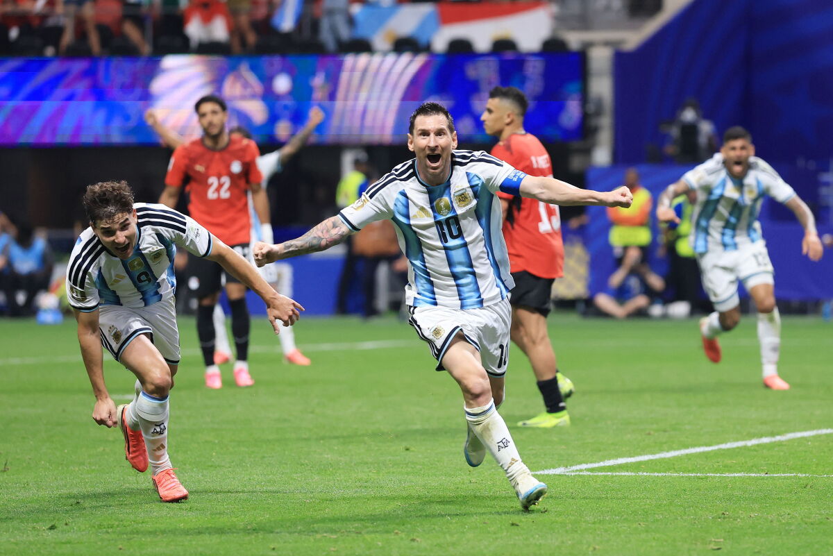 Lionel Messi festeja su gol para Argentina frente a Egipto en el Mundial 2026.