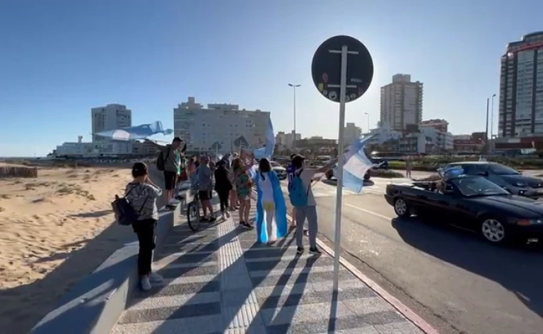 Así festejaron los argentinos en Punta del Este la clasificación albiceleste a la final del Mundial de Qatar 2022