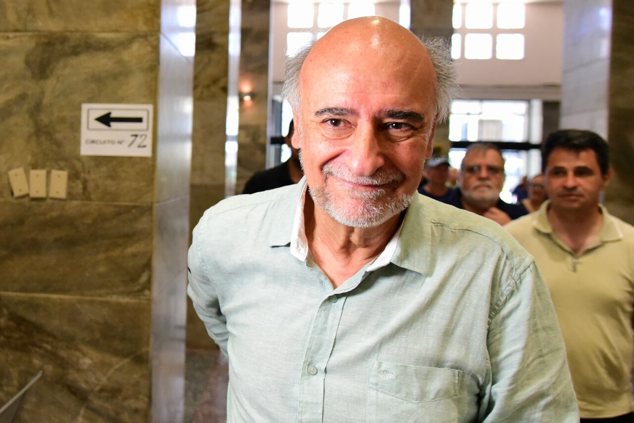 Pablo Mieres antes de votar.