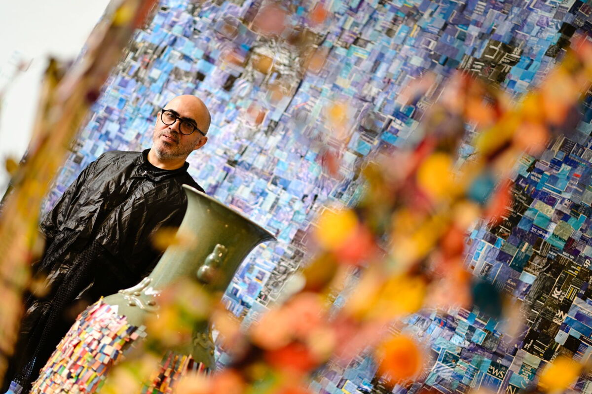 Qué hay detrás del universo de Dani Umpi: la muestra que une cultura pop de los 2000, collages y misticismo