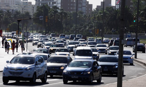 Autos, patentes. Foto: archivo El País.