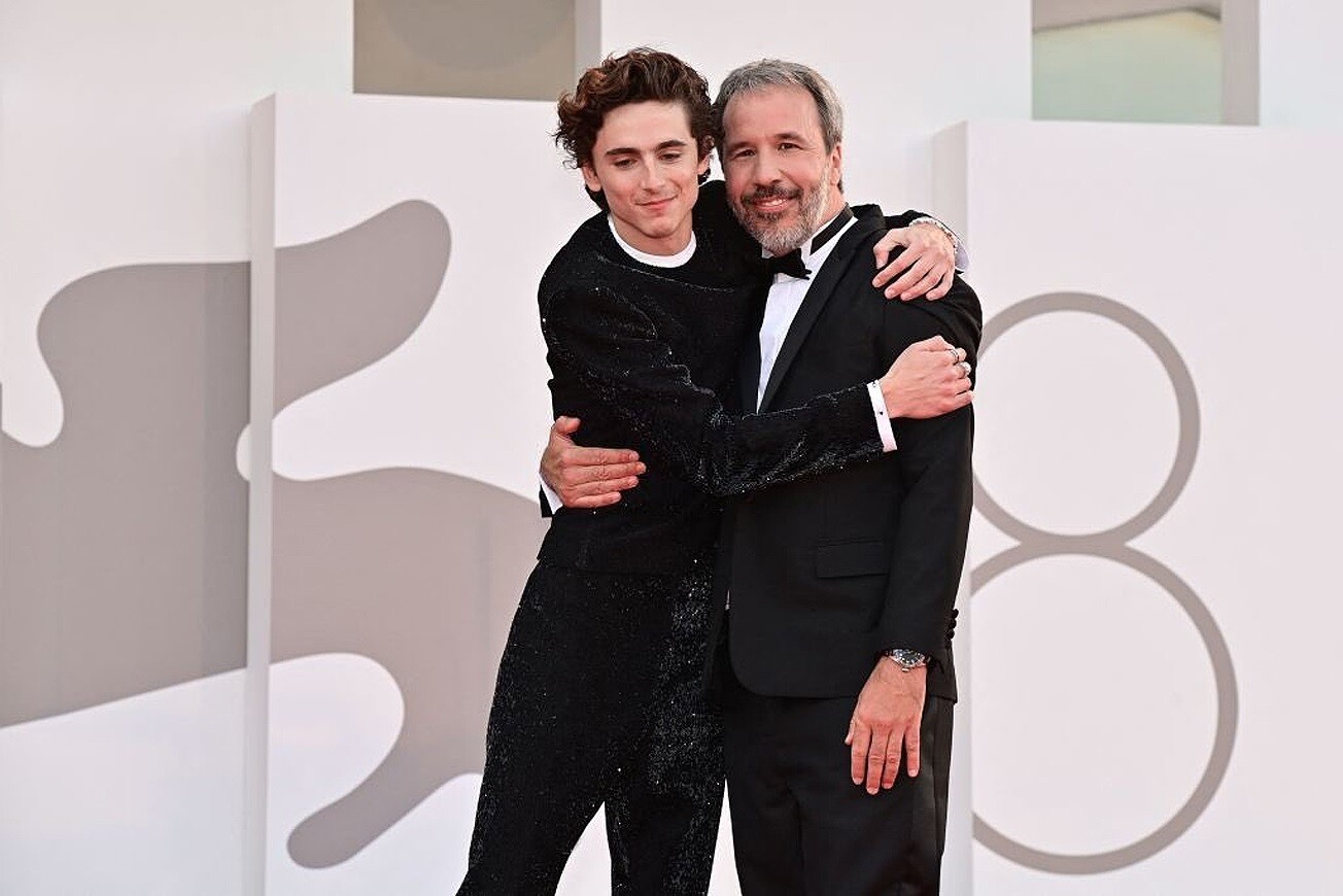 Timothee Chalamet y Denis Villeneuve en "Duna parte 2".